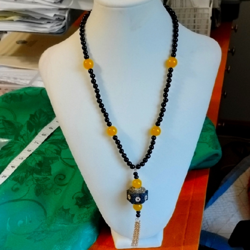 🎃Hand Crafted Onyx And Quartzite Beaded Necklace